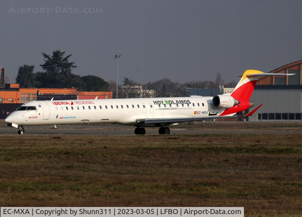 EC-MXA, 2018 Bombardier CRJ-1000 (CL-600-2E25) C/N 19064, Taxiing holding point rwy 32L for departure... Additional 'HOY BOLAMOS con BIOCOMBUSTIBLES avansados Cepsa' titles