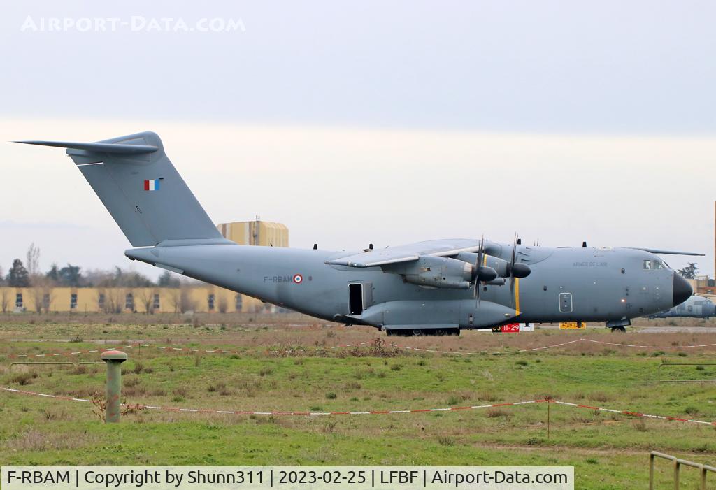 F-RBAM, Airbus A400M Atlas C/N 065, Taxiing to the Military area...