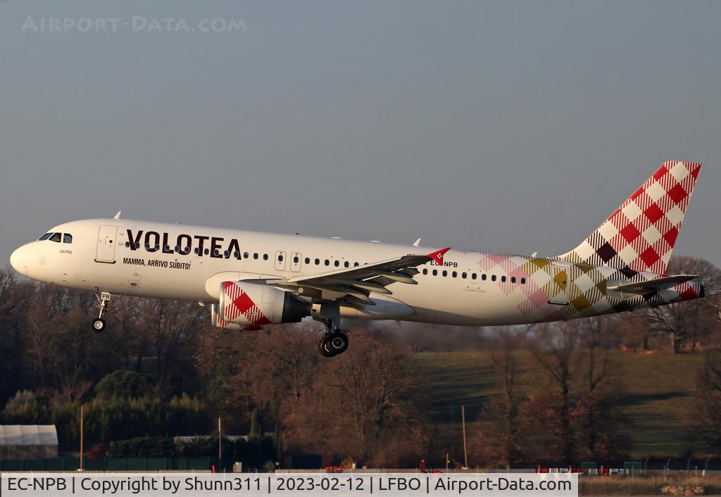 EC-NPB, 2009 Airbus A320-214 C/N 3949, Landing rwy 14R