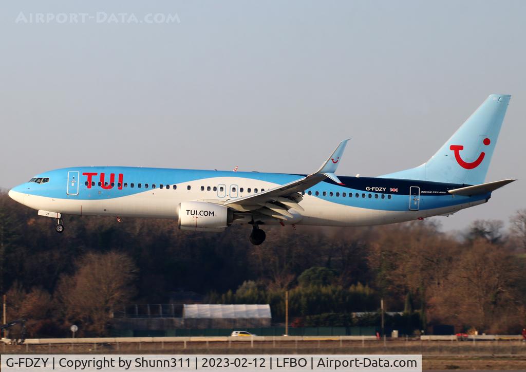 G-FDZY, 2011 Boeing 737-8K5 C/N 37261, Landing rwy 14R