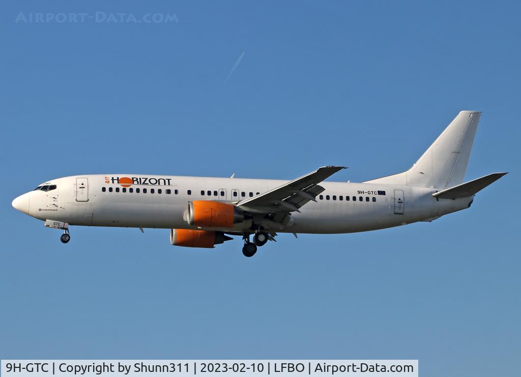 9H-GTC, 1992 Boeing 737-430 C/N 27001, Landing rwy 14R