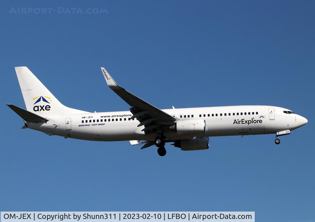 OM-JEX, 2001 Boeing 737-8AS C/N 29932, Landing rwy 14R