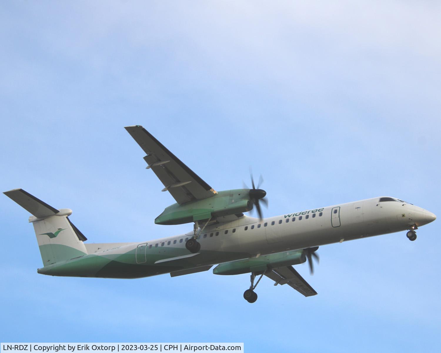 LN-RDZ, 2002 De Havilland Canada DHC-8-402Q Dash 8 C/N 4063, LN-WDZ landing rw 22L