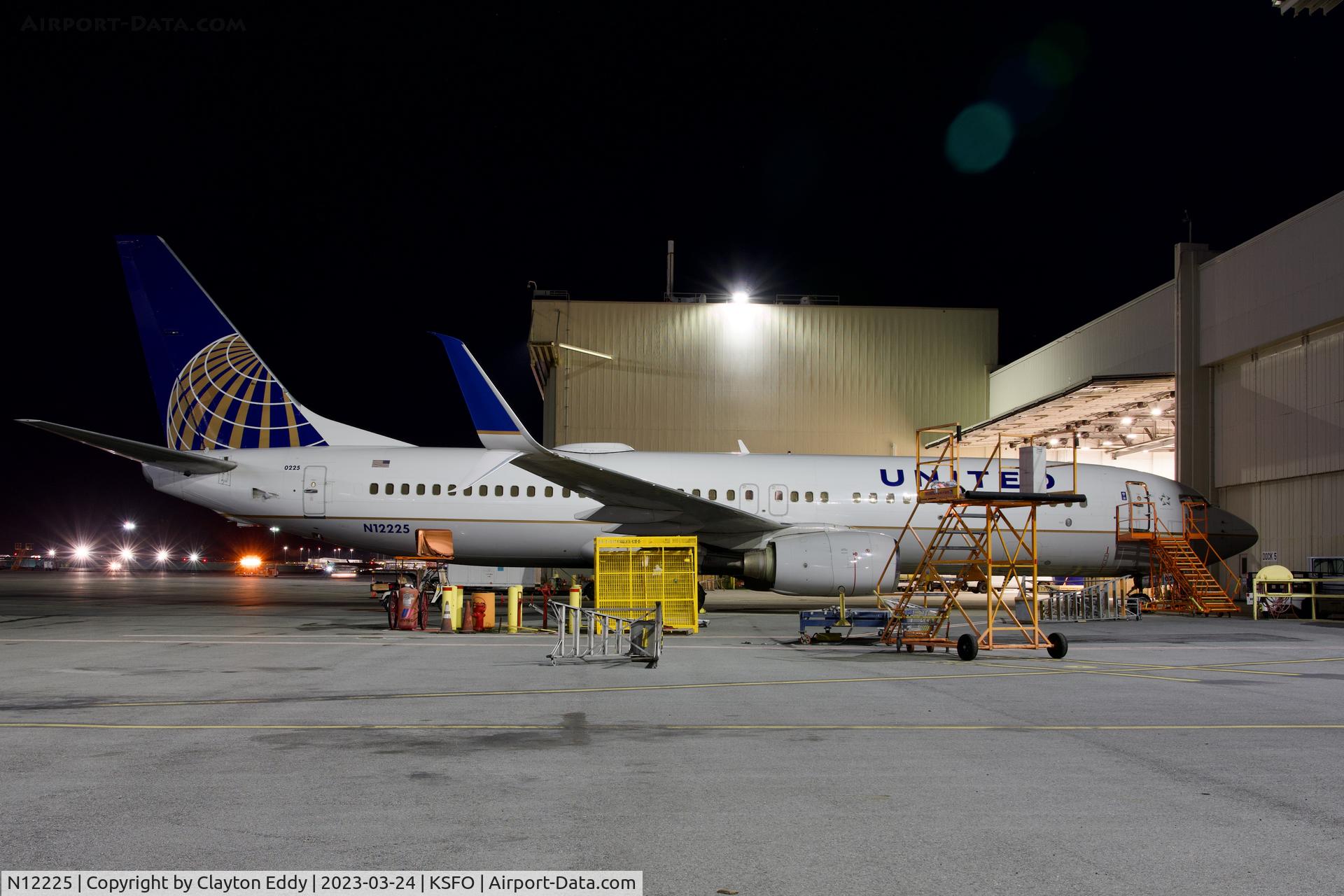 N12225, 1998 Boeing 737-824 C/N 28934, SFO 2023.