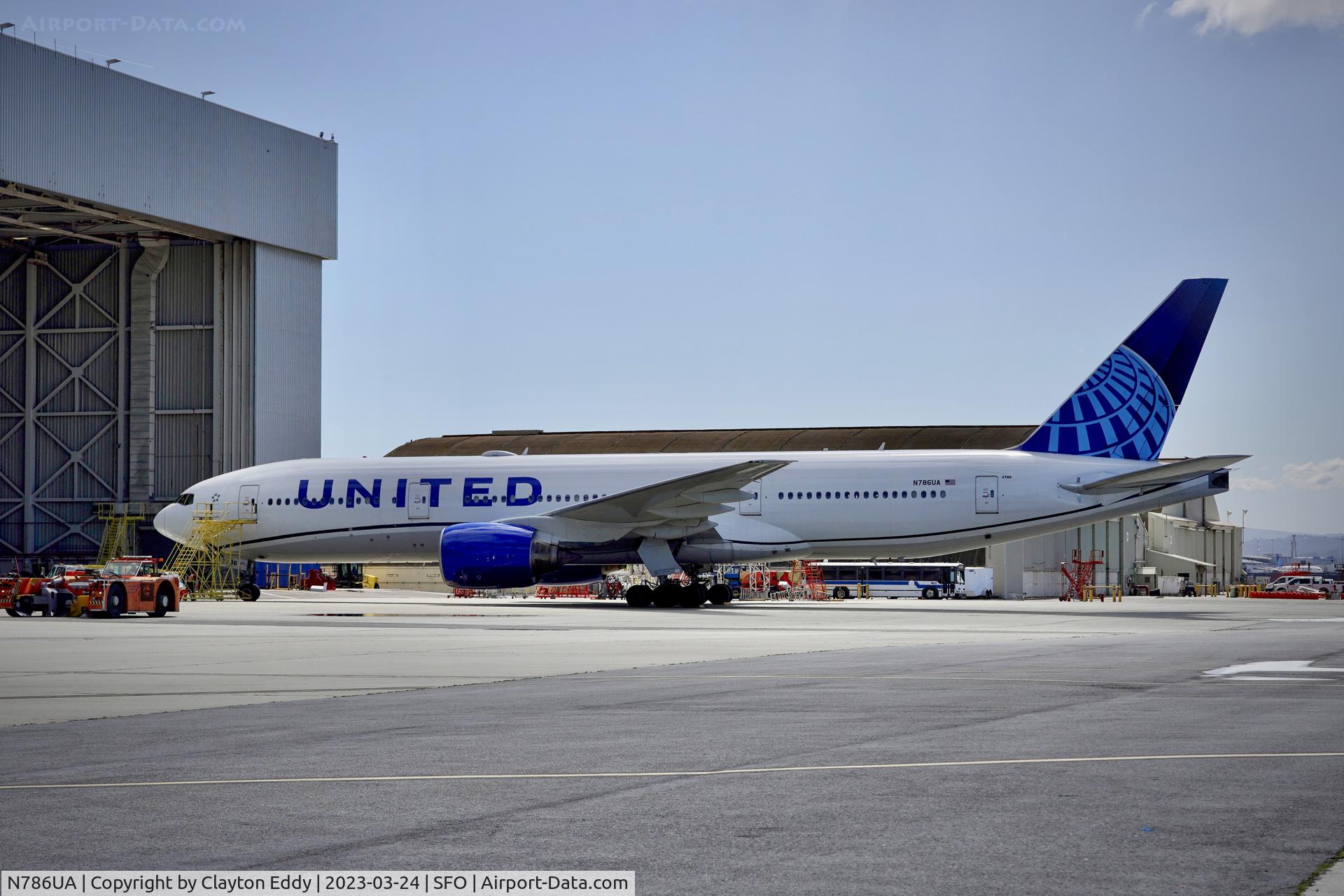 N786UA, 1997 Boeing 777-222/ER C/N 26938, SFO 2023.