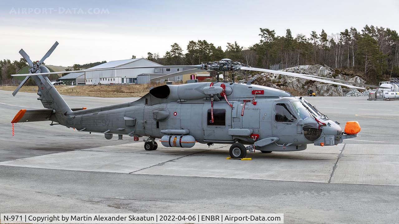 N-971, 1999 Sikorsky S-70B (MH-60R) Seahawk C/N 70.4386, Parked at GA1.
