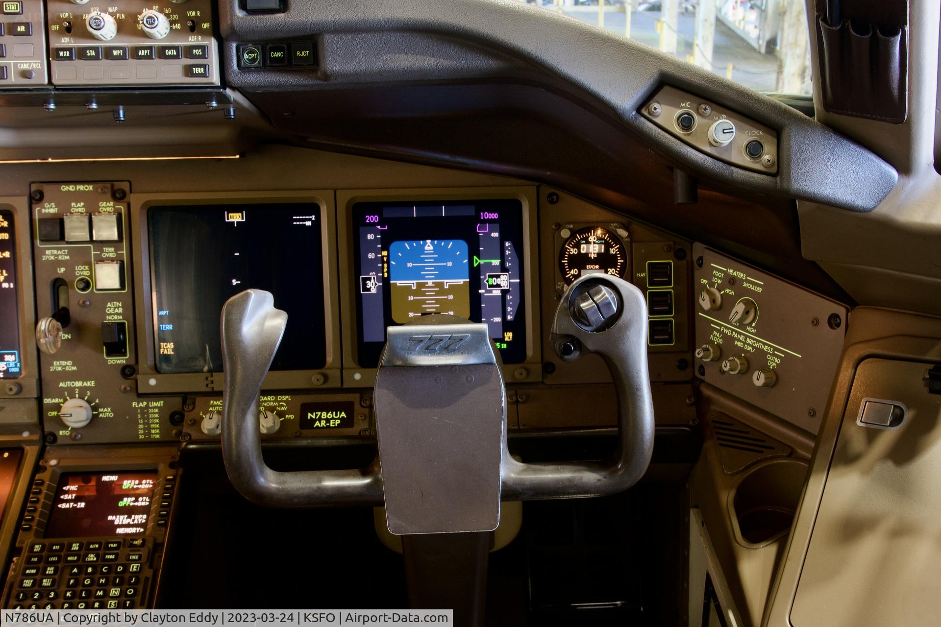N786UA, 1997 Boeing 777-222/ER C/N 26938, Flightdeck. SFO 2023.