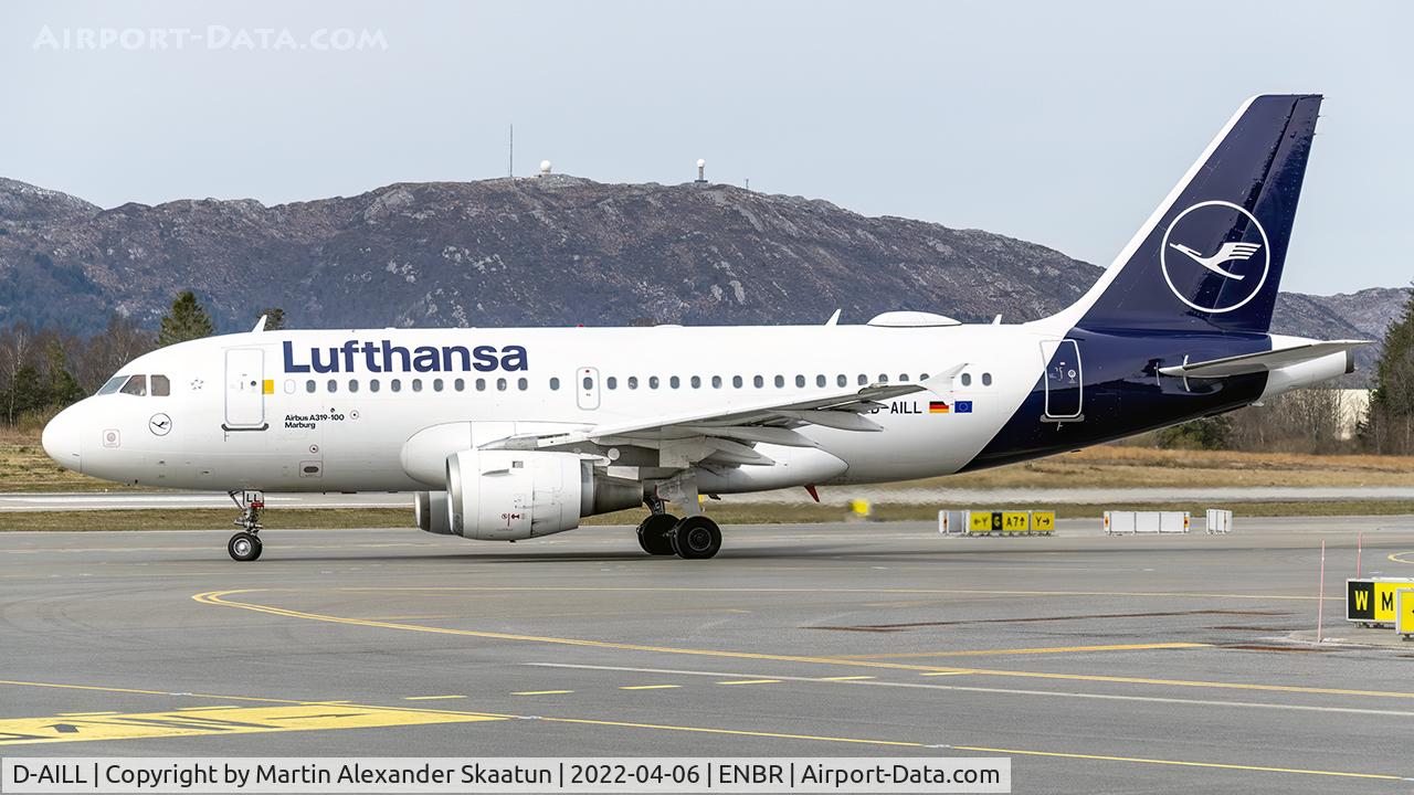 D-AILL, 1997 Airbus A319-114 C/N 689, Taxying in after landing.
