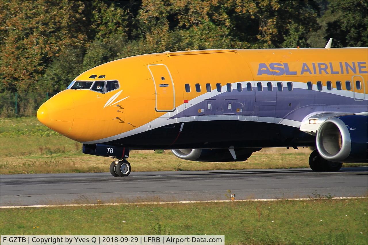 F-GZTB, 1999 Boeing 737-33V C/N 29336, Boeing 737-33V, Taxiing to holding point rwy 07R, Brest-Bretagne Airport (LFRB-BES)