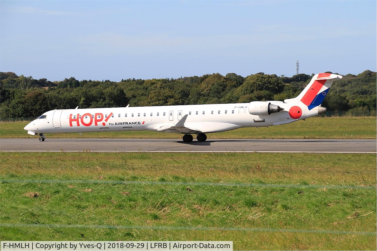 F-HMLH, 2011 Bombardier CRJ-1000EL NG (CL-600-2E25) C/N 19013, Bombardier CRJ-1000EL NG, Taxiing rwy 07R, Brest-Bretagne airport (LFRB-BES)
