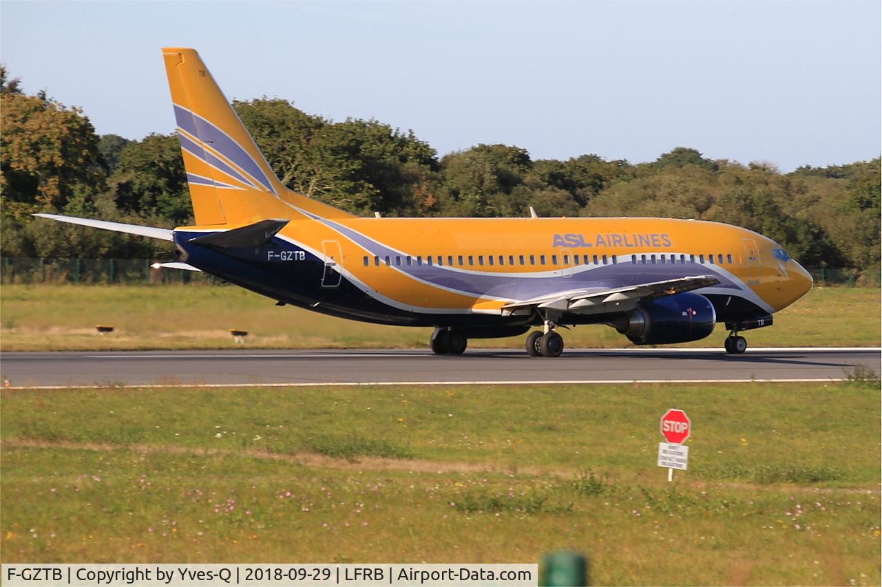 F-GZTB, 1999 Boeing 737-33V C/N 29336, Boeing 737-33V, Take off run rwy 07R, Brest-Bretagne Airport (LFRB-BES)