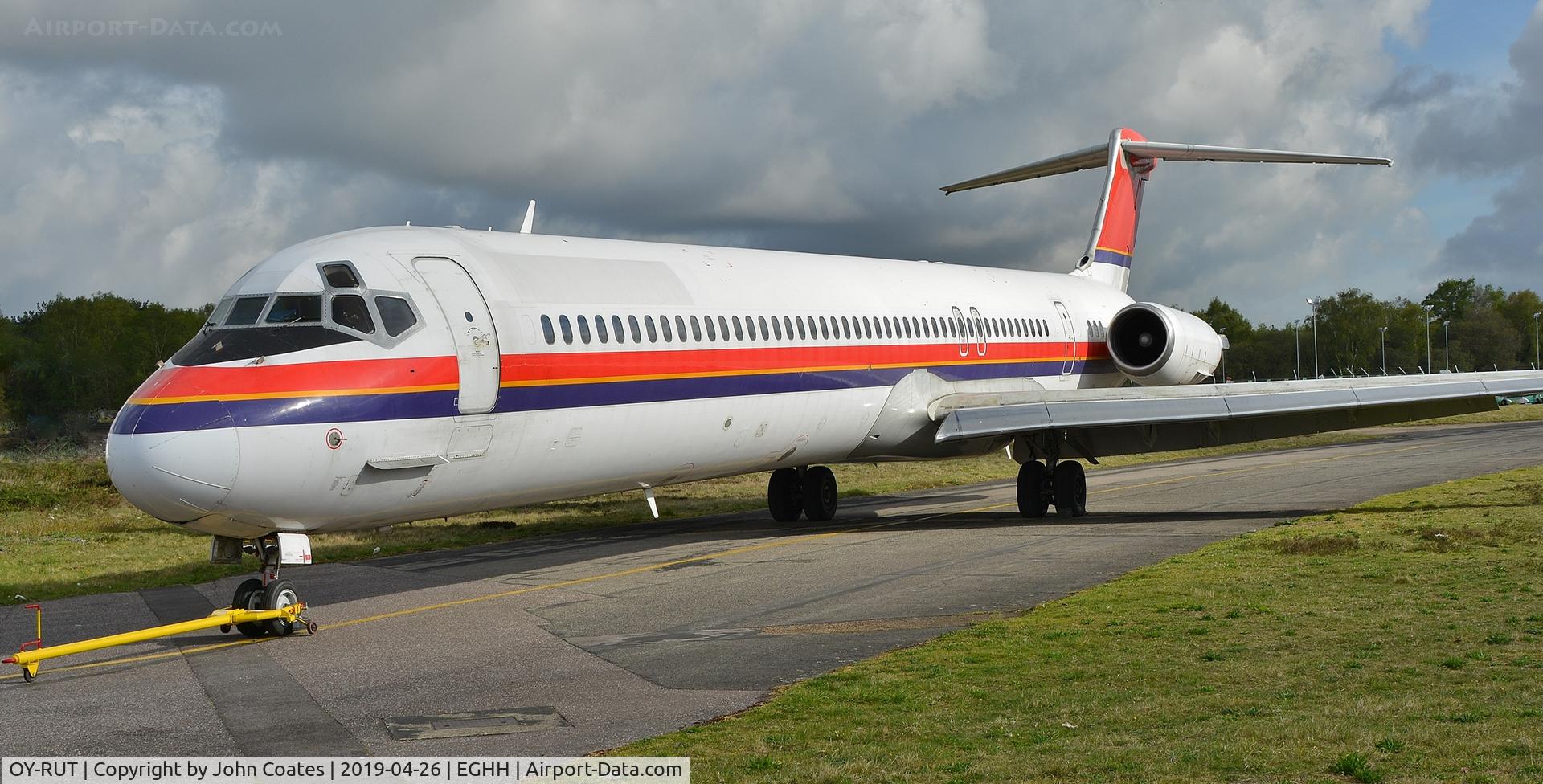 OY-RUT, 1991 McDonnell Douglas MD-82 (DC-9-82) C/N 49902, Arriving for repaint