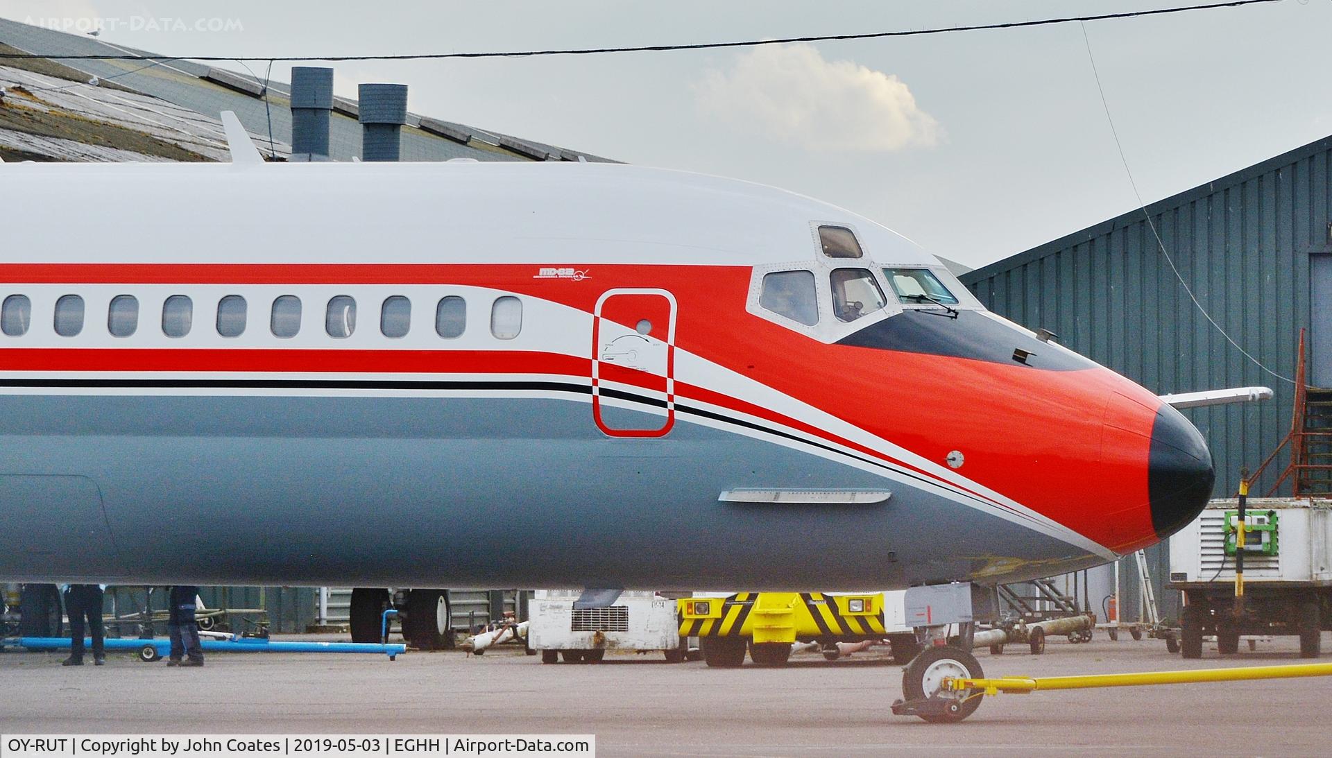 OY-RUT, 1991 McDonnell Douglas MD-82 (DC-9-82) C/N 49902, Cockpit detail after repaint to DAT retro scheme