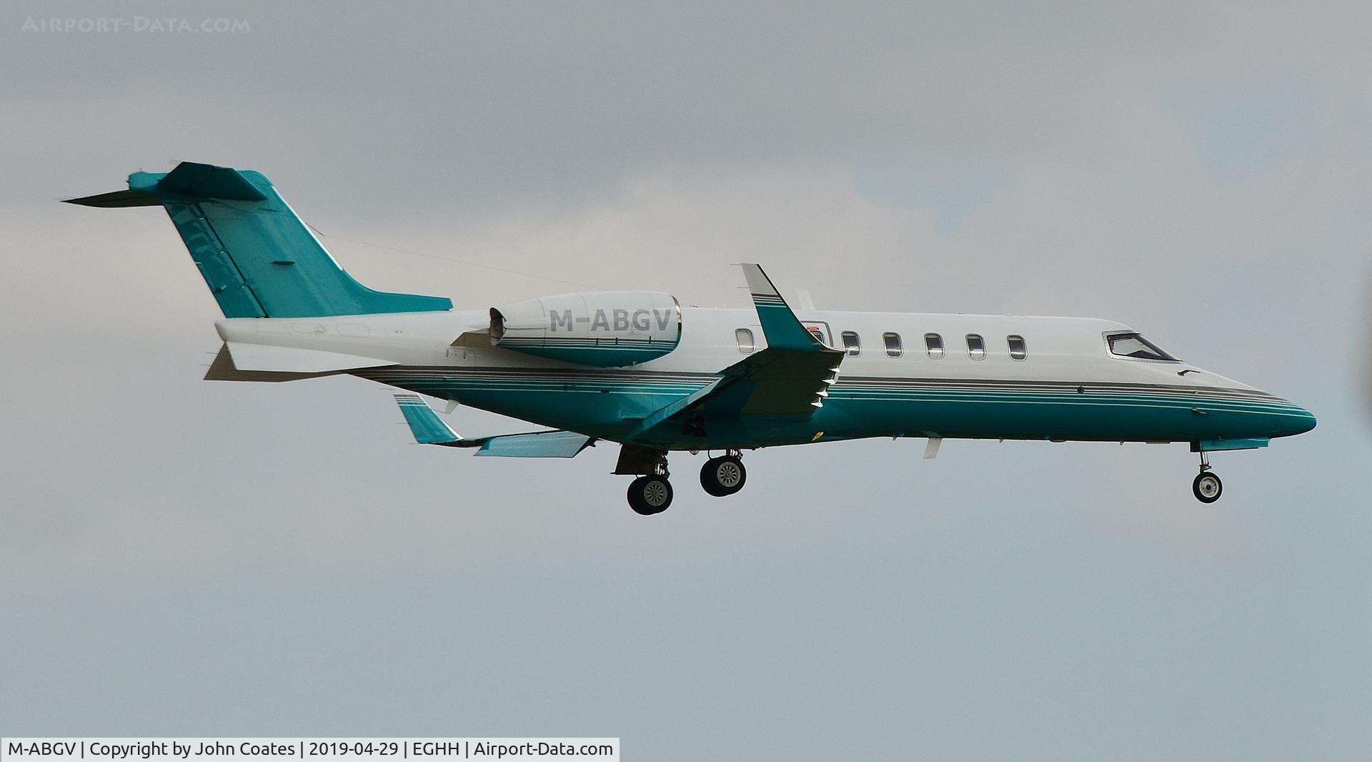 M-ABGV, 2011 Learjet 45 C/N 421, On approach