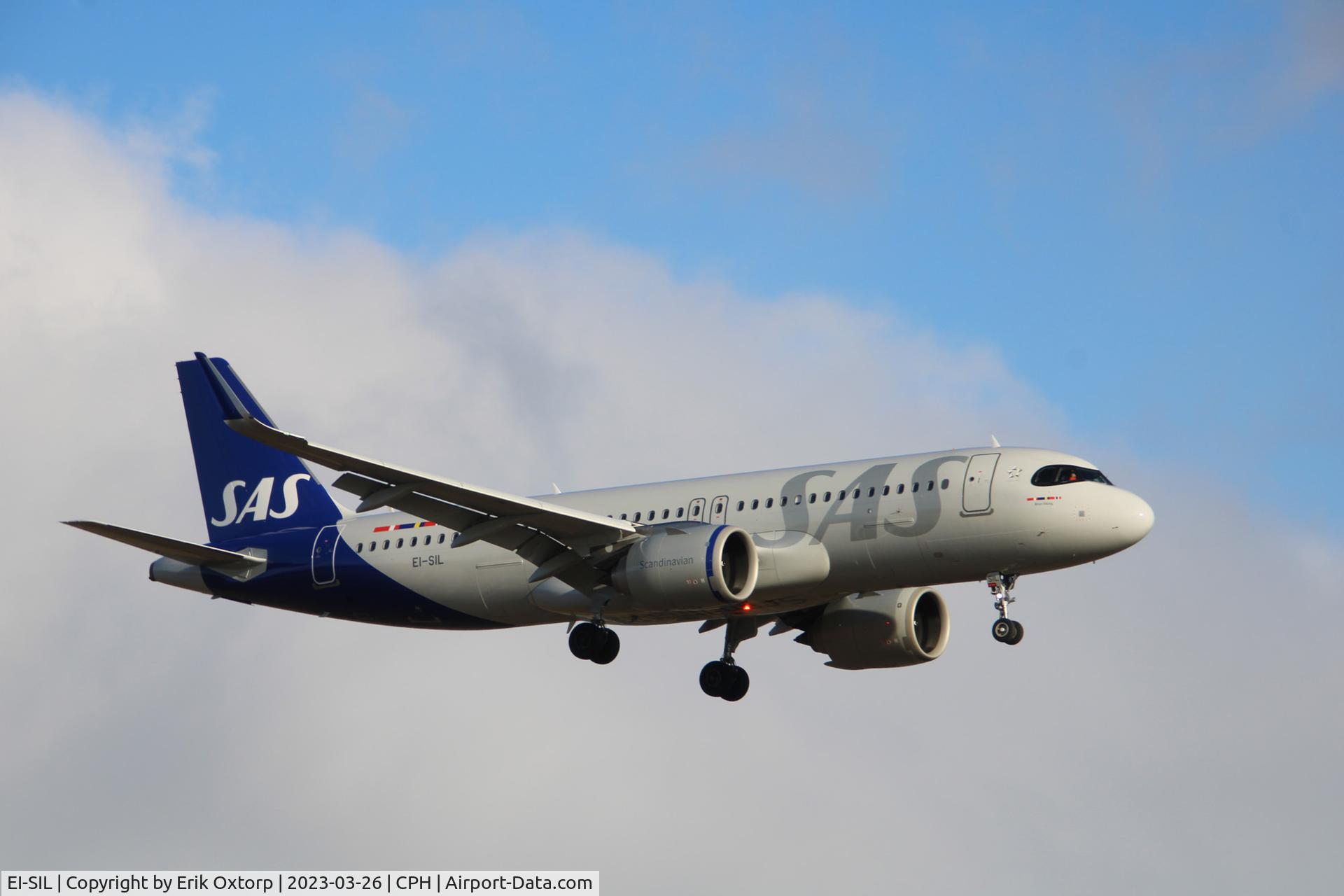 EI-SIL, 2022 Airbus A320-251N C/N 10764, EI-SIL landing rw 22L