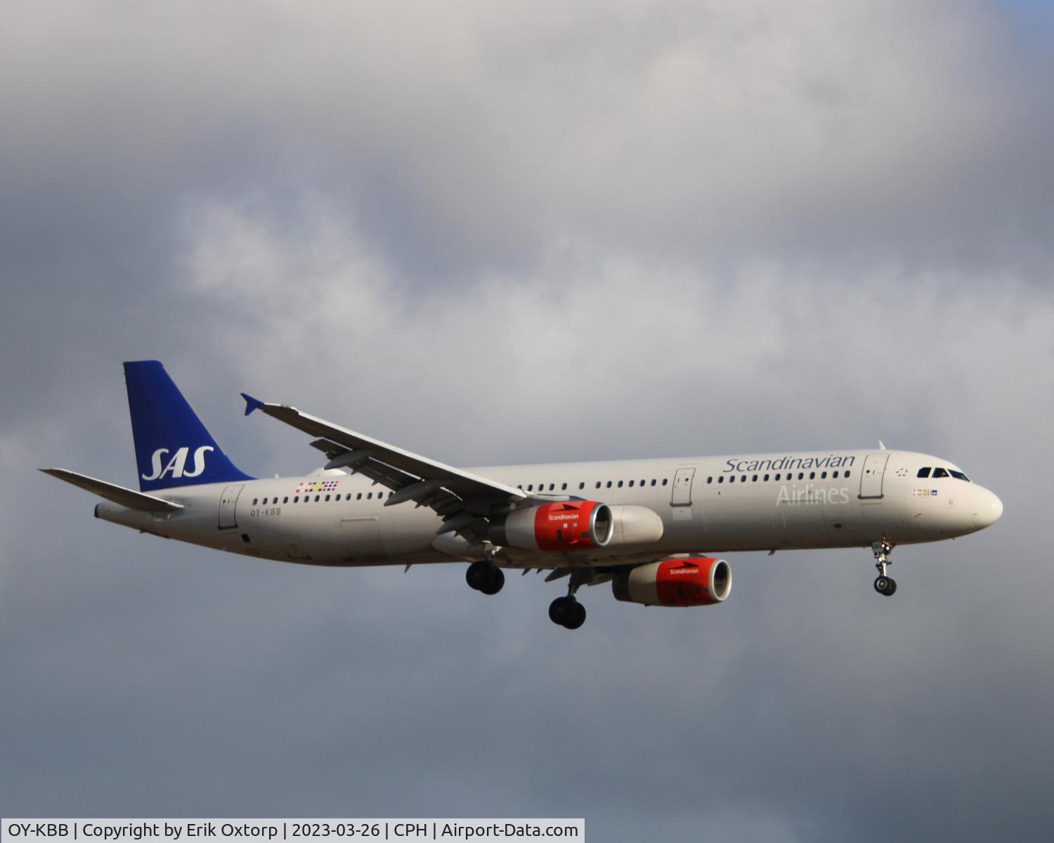 OY-KBB, 2001 Airbus A321-232 C/N 1642, OY-KBB landing rw 22L