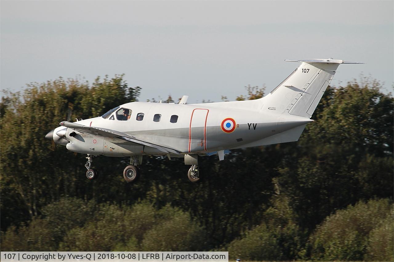 107, Embraer EMB-121AA Xingu C/N 121107, Embraer EMB-121AA Xingu, On final rwy 25L, Brest-Bretagne Airport (LFRB-BES)