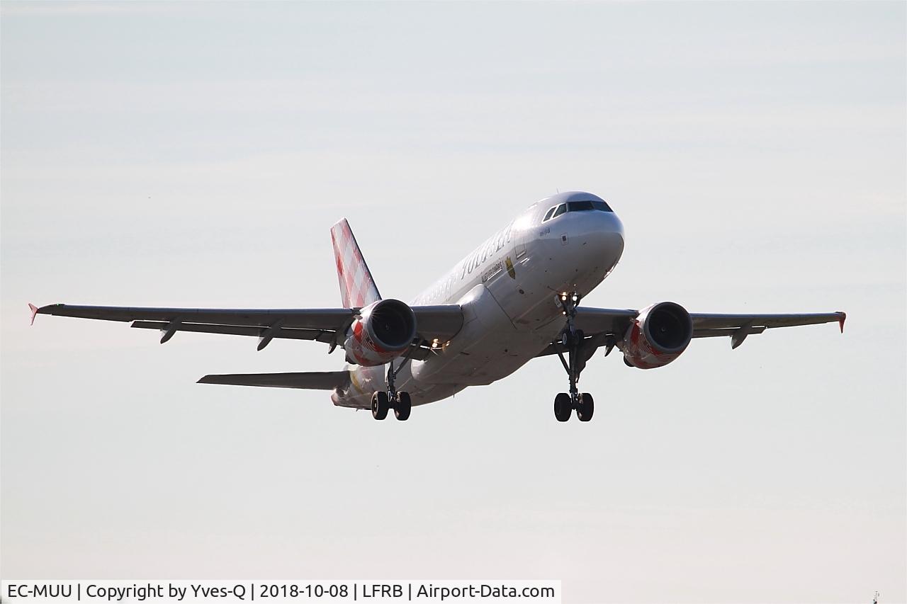 EC-MUU, 2004 Airbus A319-111 C/N 2253, Airbus A319-111, Take off rwy 07R, Brest-Bretagne airport (LFRB-BES)