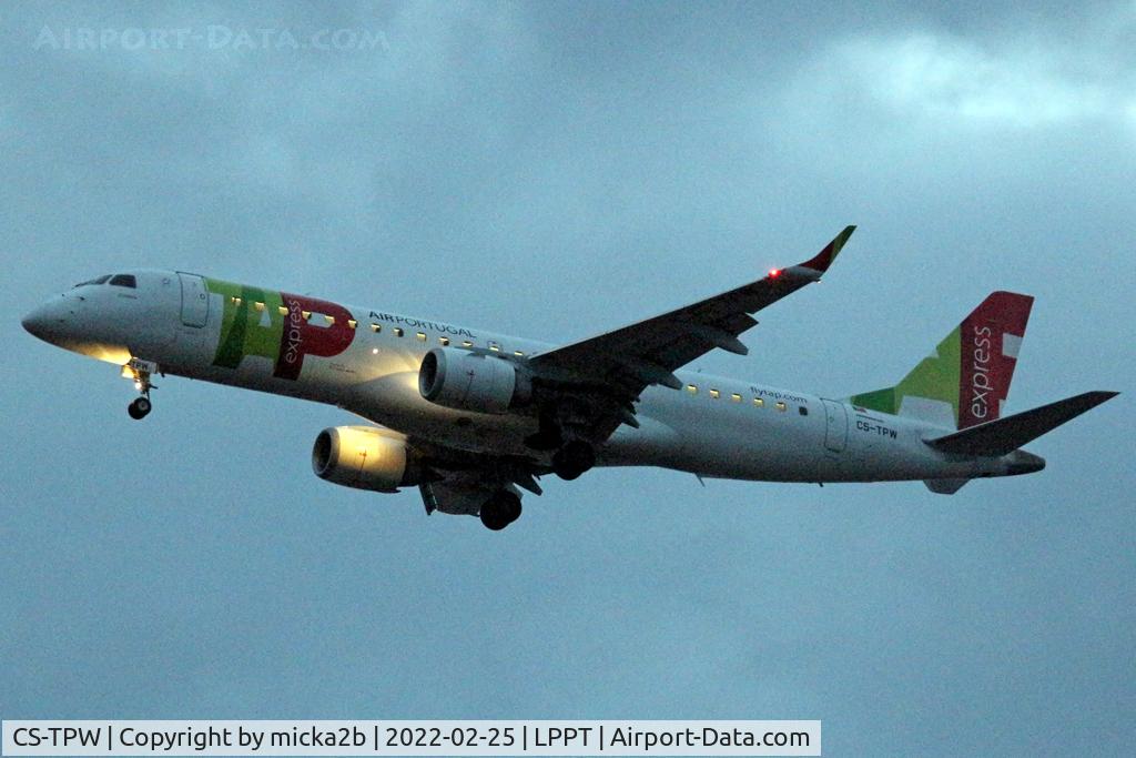 CS-TPW, 2012 Embraer 190LR (ERJ-190-100LR) C/N 19000550, Landing