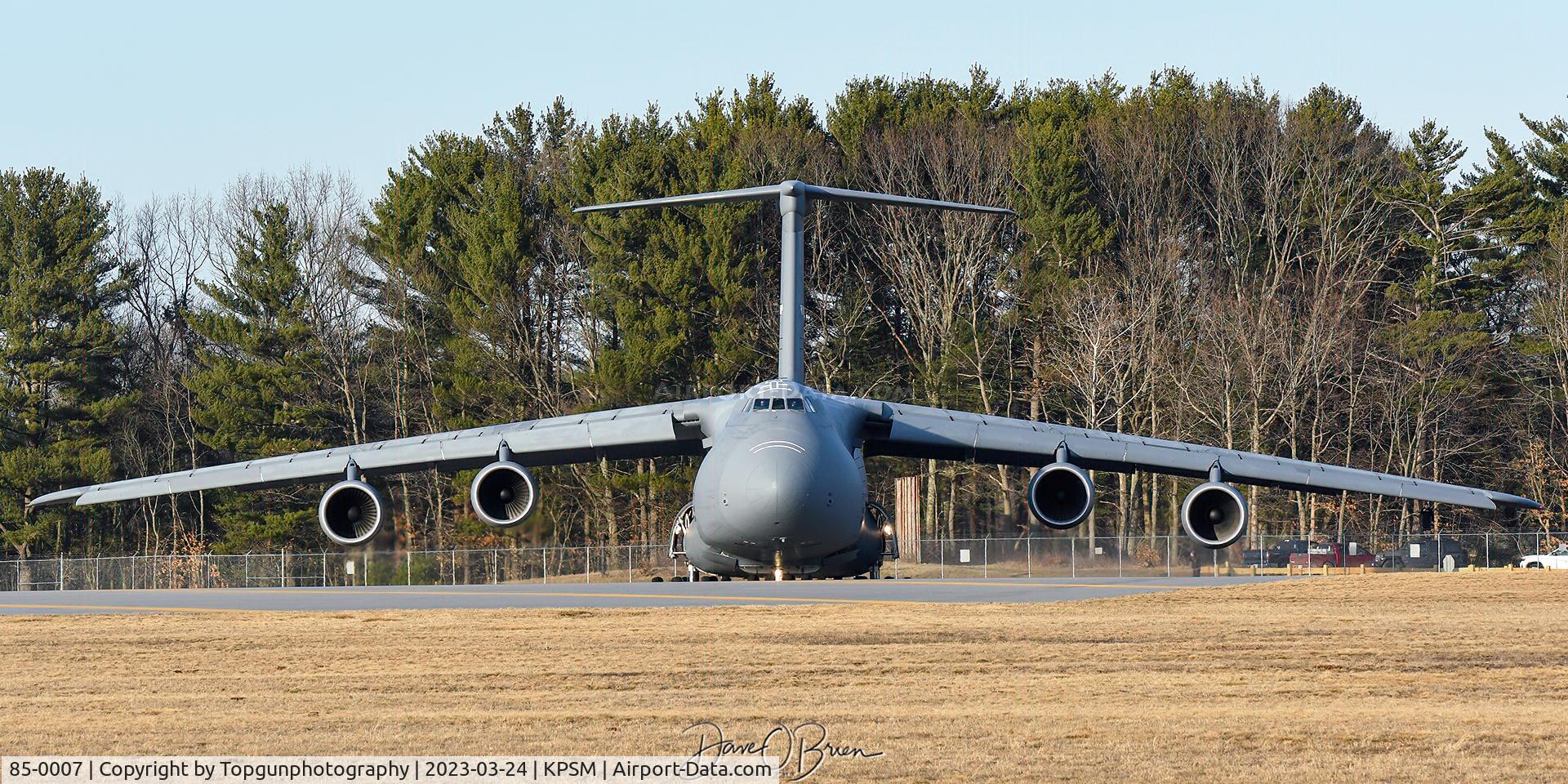 85-0007, 1985 Lockheed C-5M Super Galaxy C/N 500-0093, REACH613 holds short of RW34