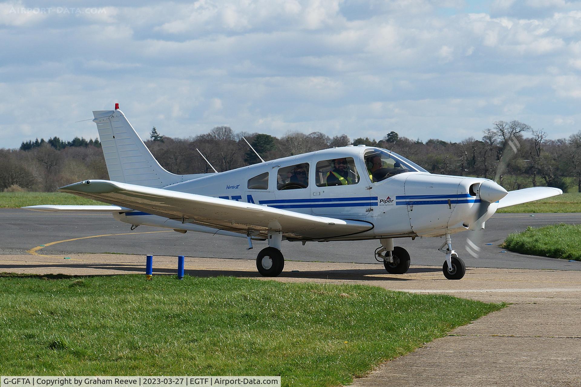 G-GFTA, 1999 Piper PA-28-161 Warrior III C/N 2842047, Departing from Fairoaks.