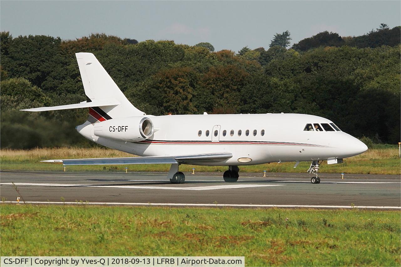 CS-DFF, 2004 Dassault Falcon 2000EX C/N 41, Dassault Falcon 2000EX, Take off run rwy 07R, Brest-Bretagne airport (LFRB-BES)
