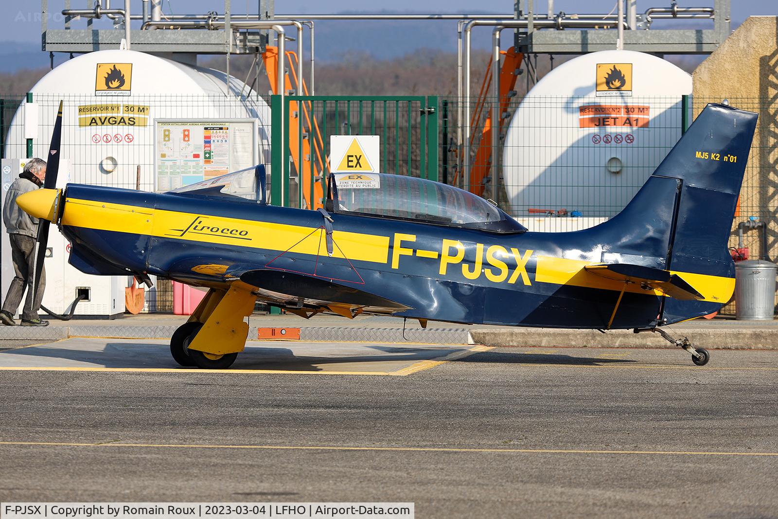 F-PJSX, 1962 Jurca MJ-5 K2 Sirocco C/N 01, Parked