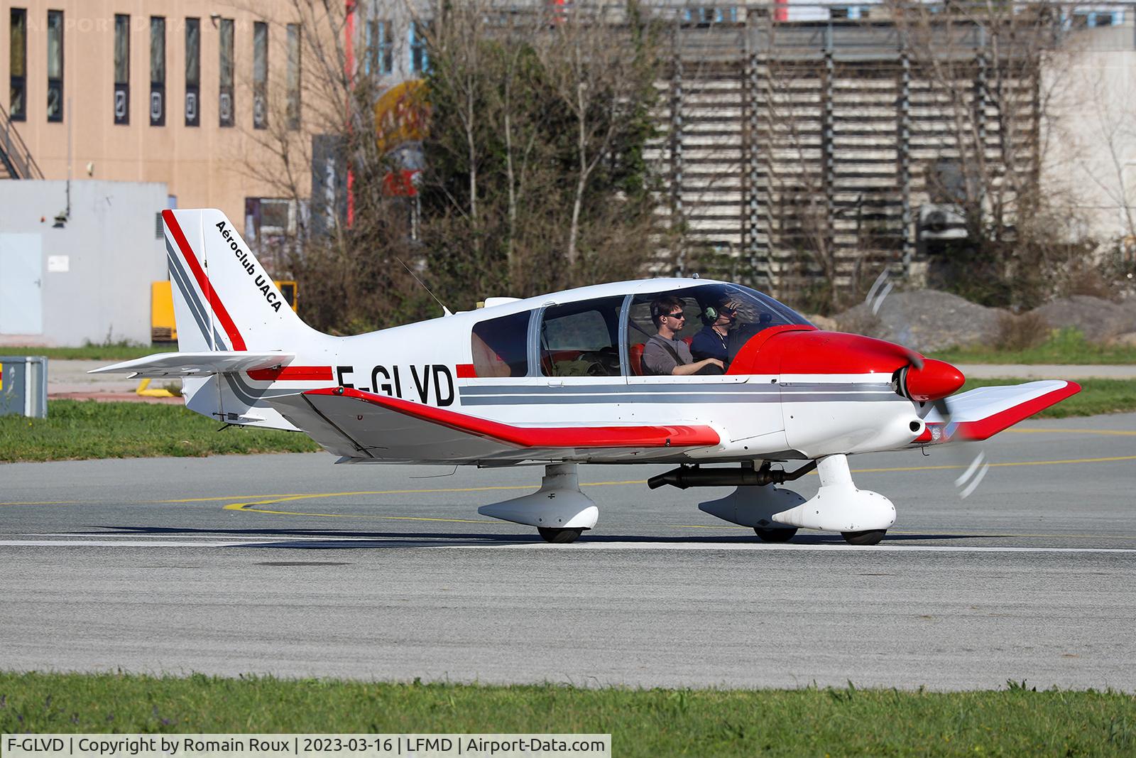 F-GLVD, Robin DR-400-120 Dauphin 2+2 C/N 2147, Take off