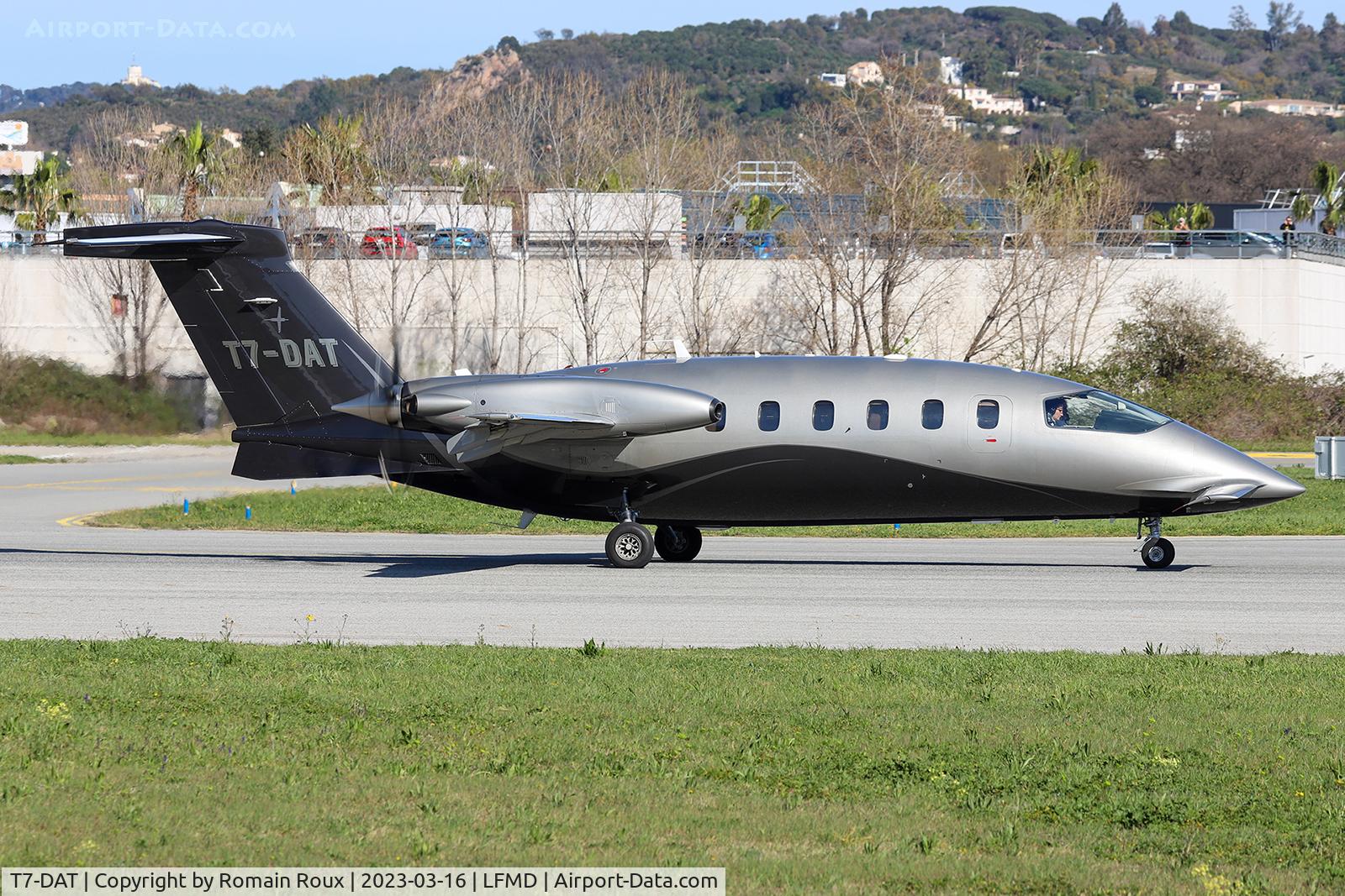 T7-DAT, 2009 Piaggio P-180 Avanti II C/N 1194, Take off