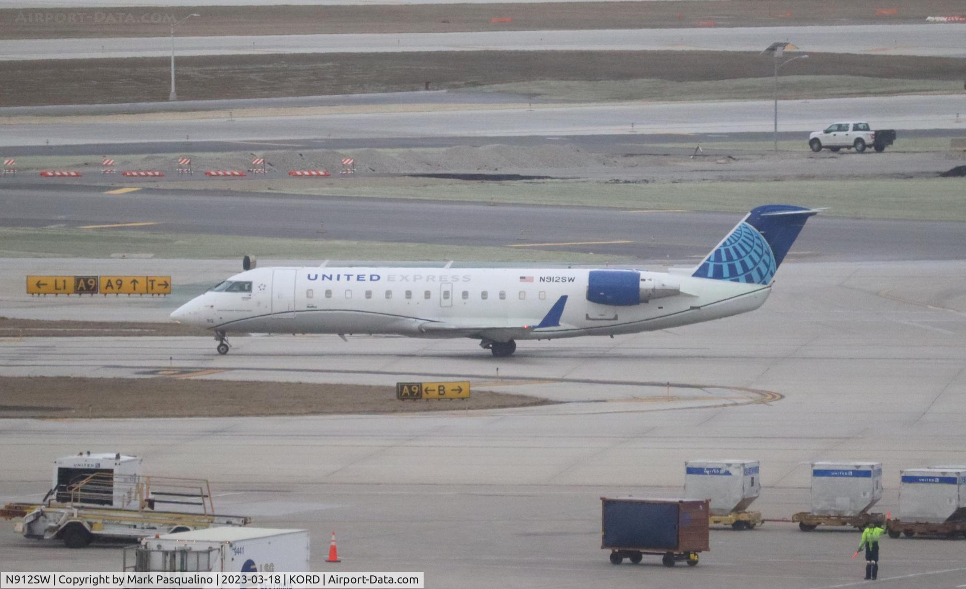 N912SW, 2001 Bombardier CRJ-200LR (CL-600-2B19) C/N 7595, CL-600-2B19