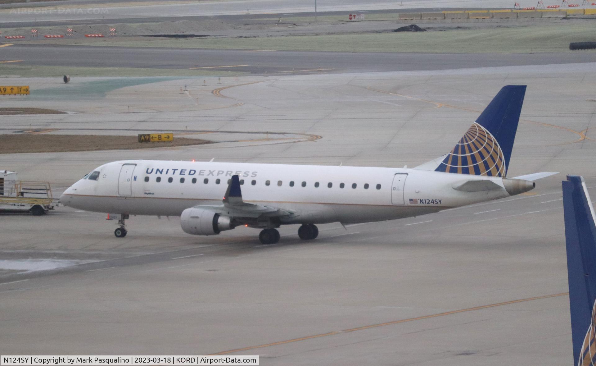 N124SY, 2016 Embraer 175LR (ERJ-170-200LR) C/N 17000439, ERJ-170-200LR