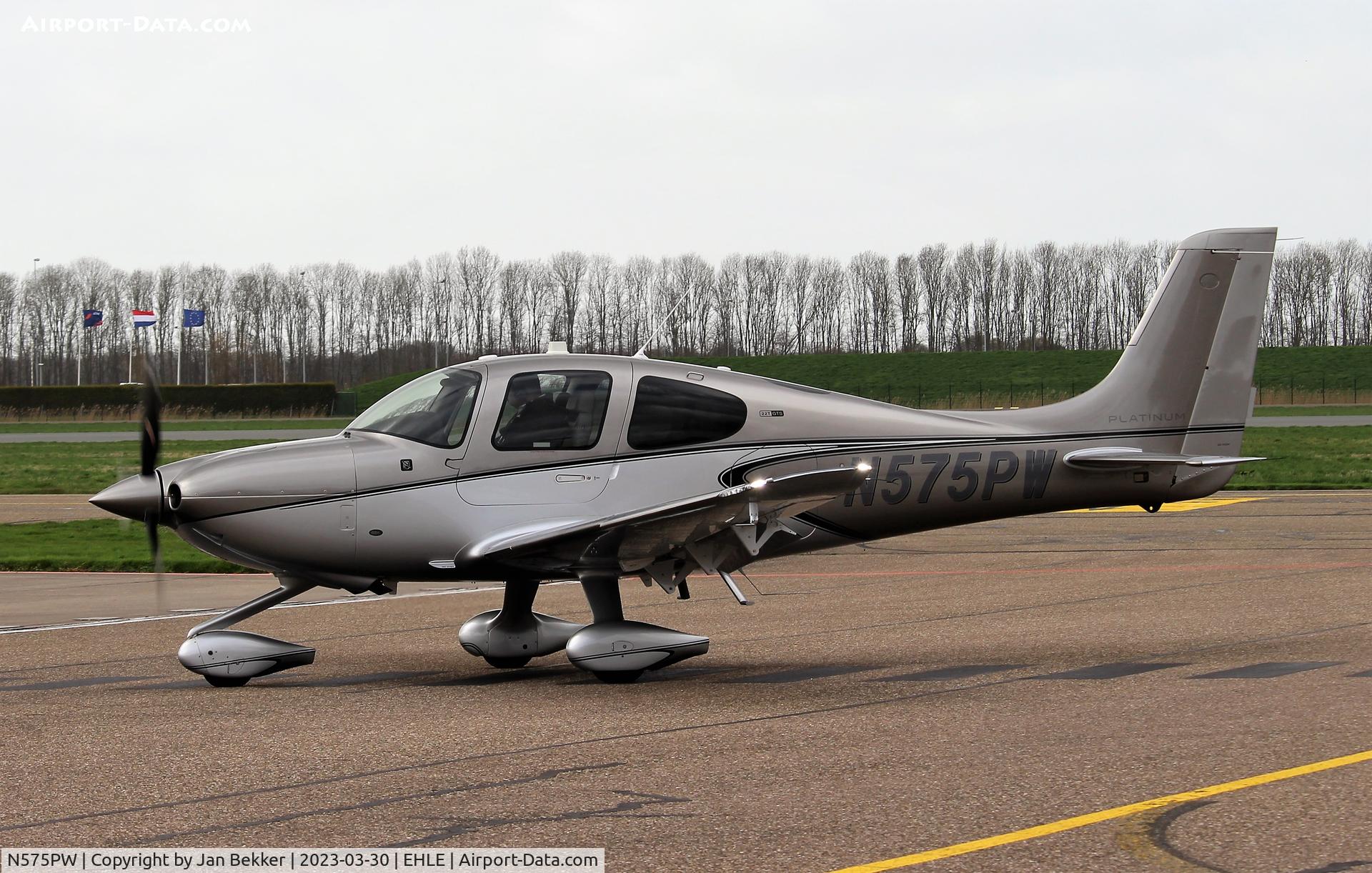 N575PW, Cirrus SR-22 GTS Platinum C/N 2442, Lelystad Airport