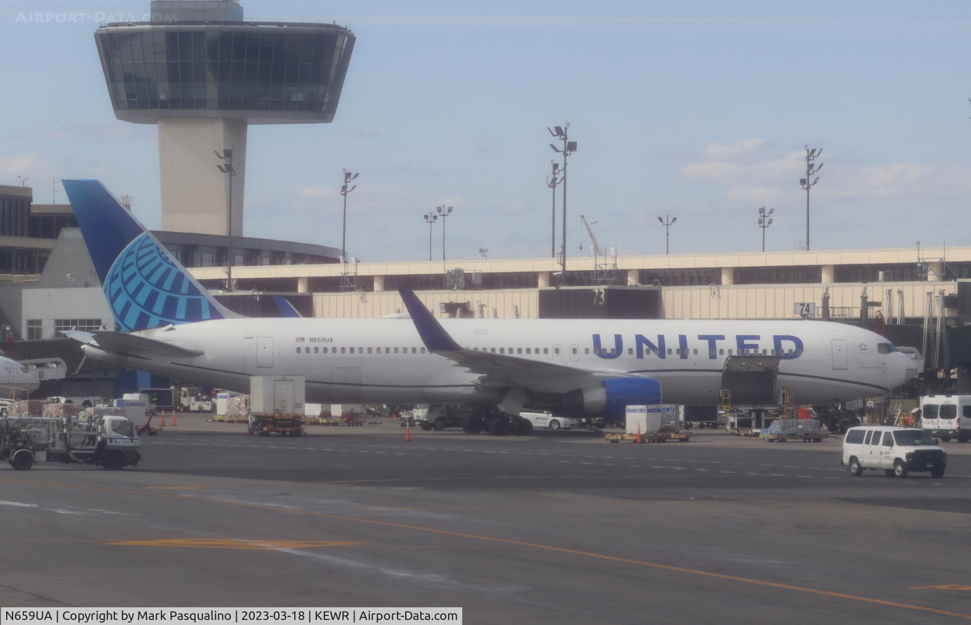 N659UA, 1993 Boeing 767-322 C/N 27114, Boeing 767-322