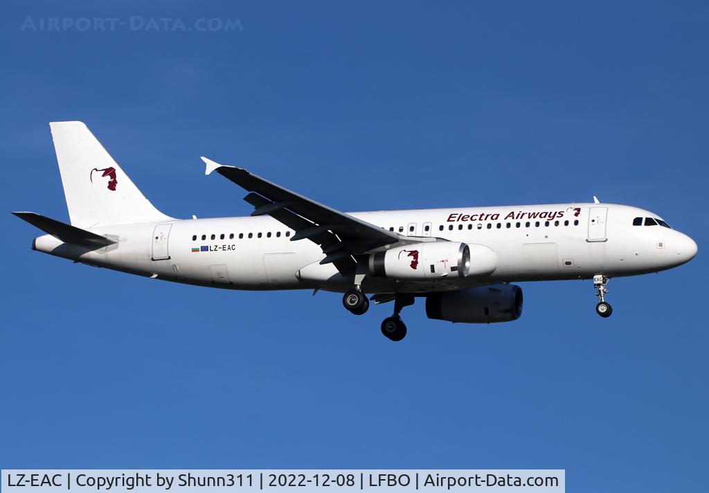 LZ-EAC, 2004 Airbus A320-232 C/N 2322, Landing rwy 14R... Tunisair flight