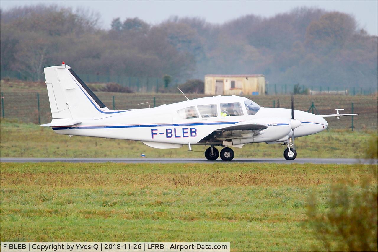 F-BLEB, 1964 Piper PA-23-250 Aztec C/N 272434, Piper PA-23-250 Aztec, Taxiing rwy 25L, Brest-Bretagne Airport (LFRB-BES)