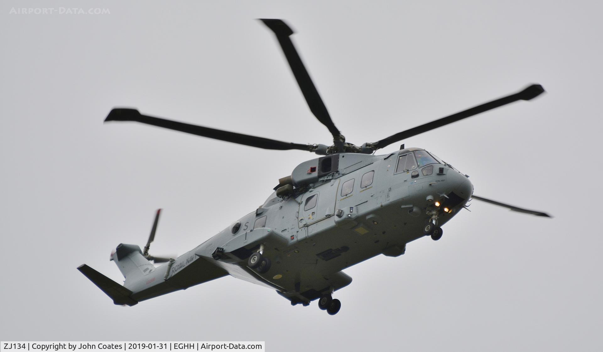 ZJ134, Westland Merlin HC.4 C/N 50183/RAF18, Training approach