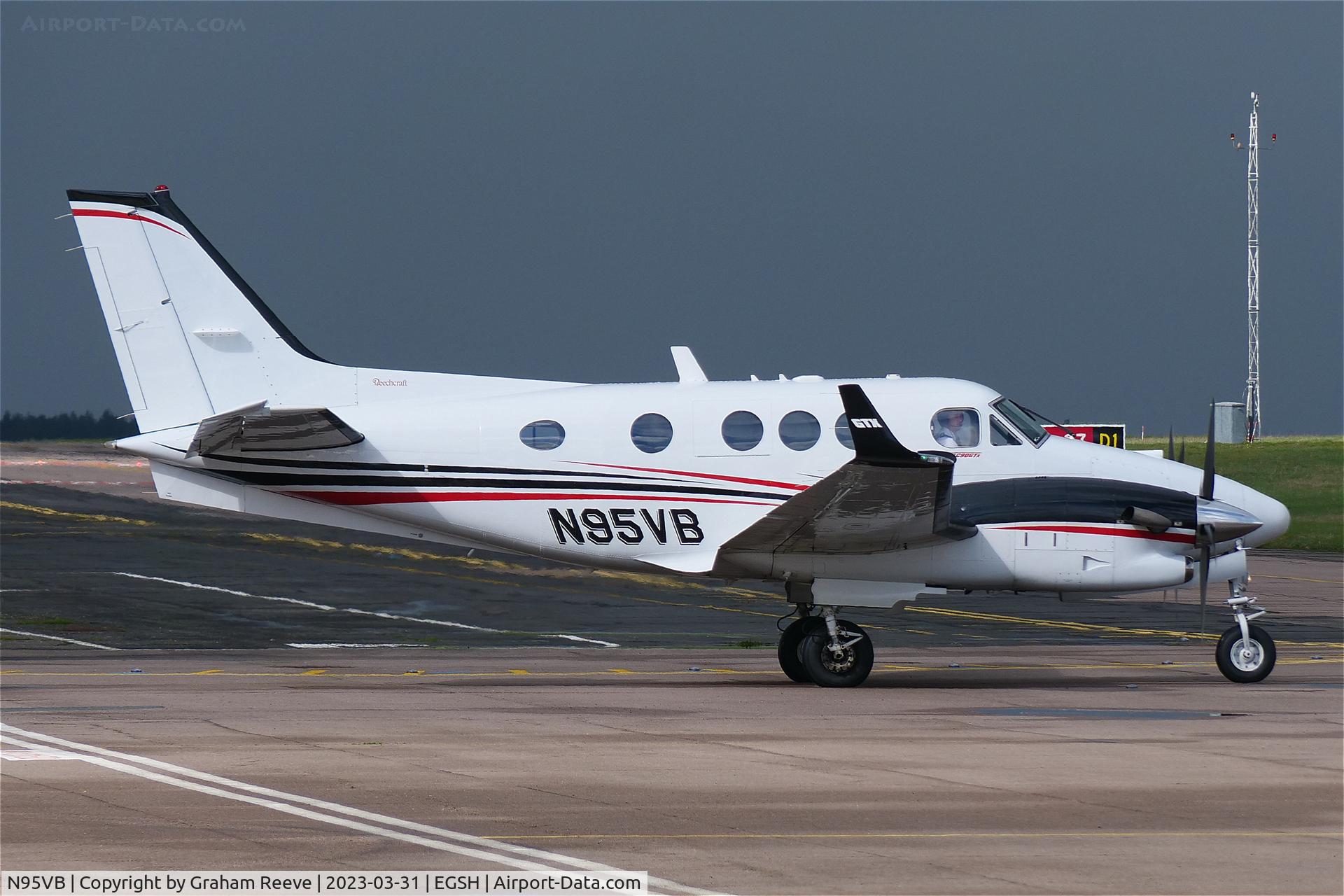 N95VB, 2013 Beechcraft C90GTI King Air C/N LJ-2091, Departing from Norwich.