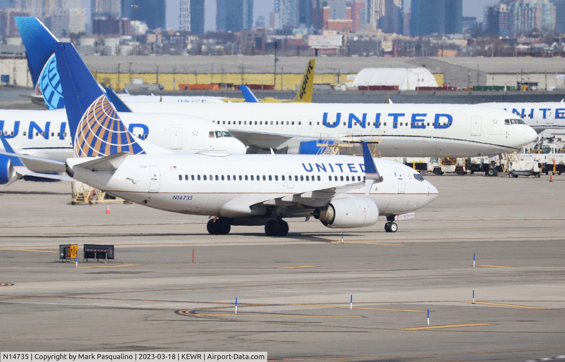 N14735, 1999 Boeing 737-724 C/N 28950, Boeing 737-724