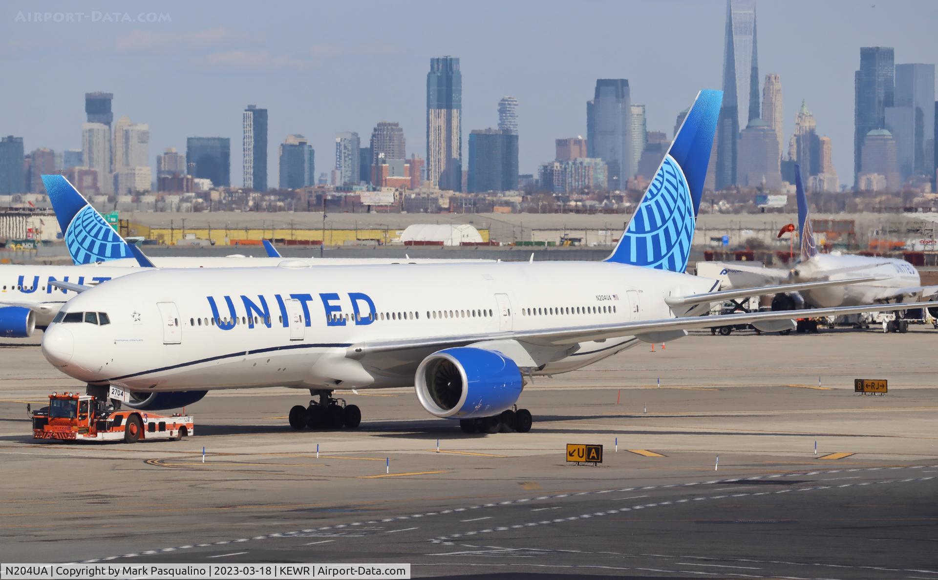 N204UA, 1999 Boeing 777-222/ER C/N 28713, Boeing 777-222/ER