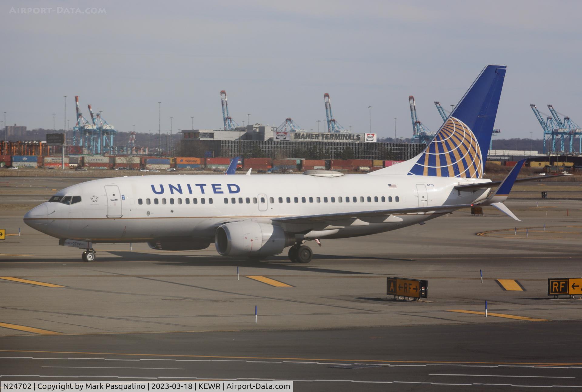 N24702, 1998 Boeing 737-724 C/N 28763, Boeing 737-724