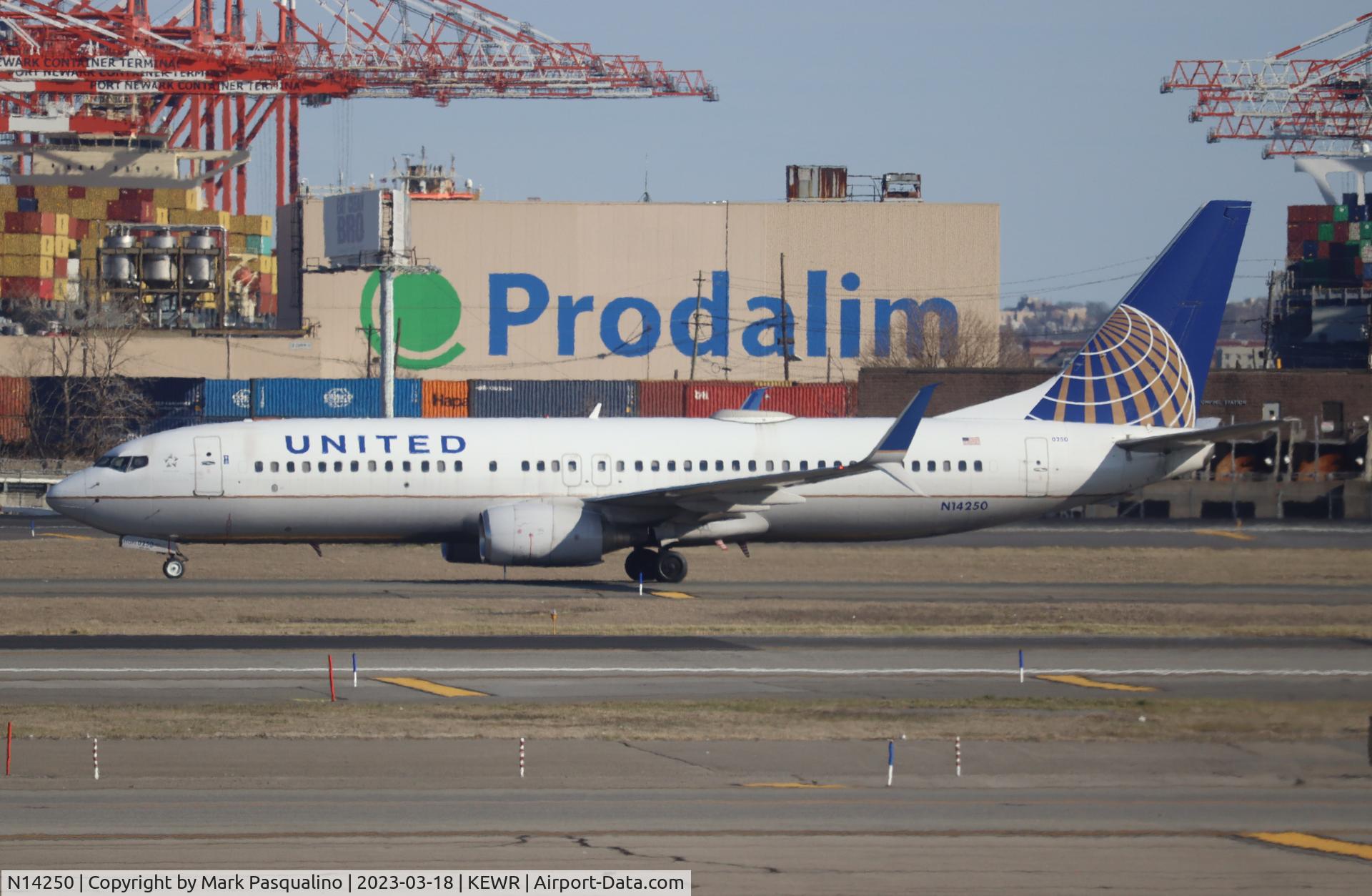 N14250, 1999 Boeing 737-824 C/N 28957, Boeing 737-824