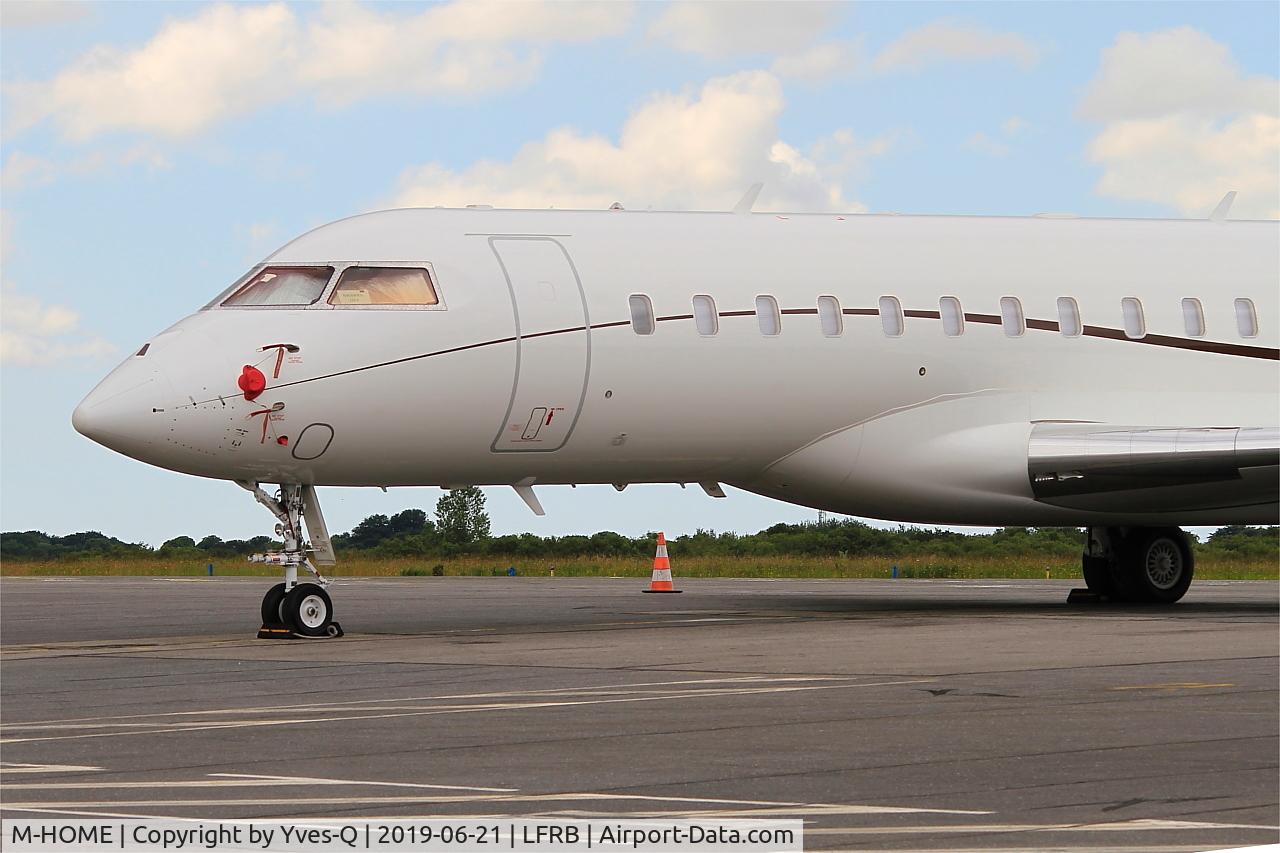 M-HOME, 2013 Bombardier Global 6000 (BD-700-1A10) C/N 9577, Bombardier BD-700-1A10 Global 6000, Parked, Brest-Bretagne airport (LFRB-BES)