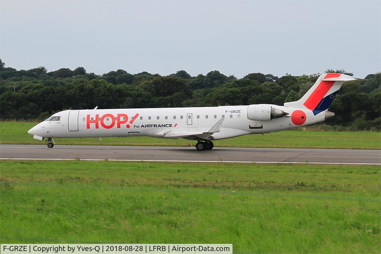 F-GRZE, 2001 Canadair CRJ-702 (CL-600-2C10) Regional Jet C/N 10032, Canadair Regional Jet CRJ-702, Taxiing rwy 25L, Brest-Guipavas Airport (LFRB-BES)