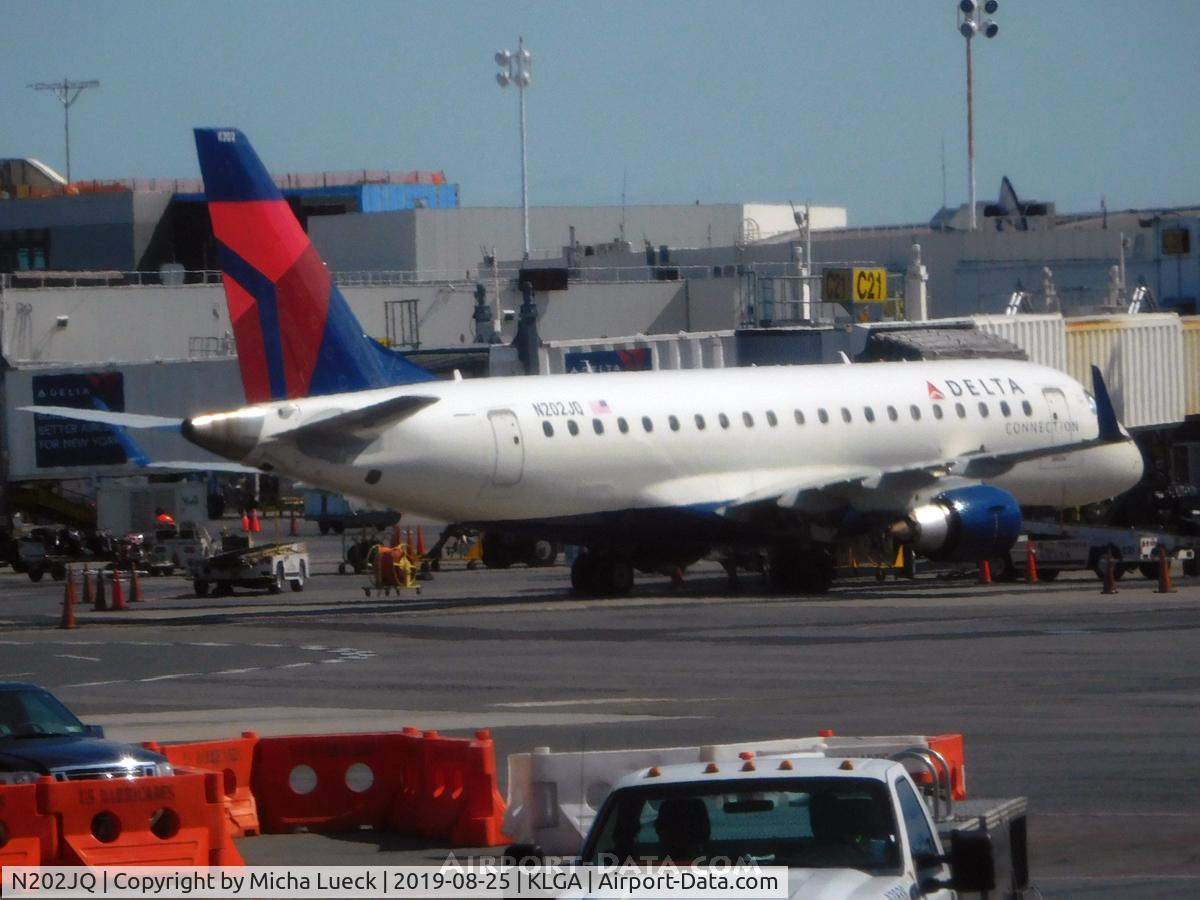 N202JQ, 2008 Embraer 175LR (ERJ-170-200LR) C/N 17000240, At La Guardia