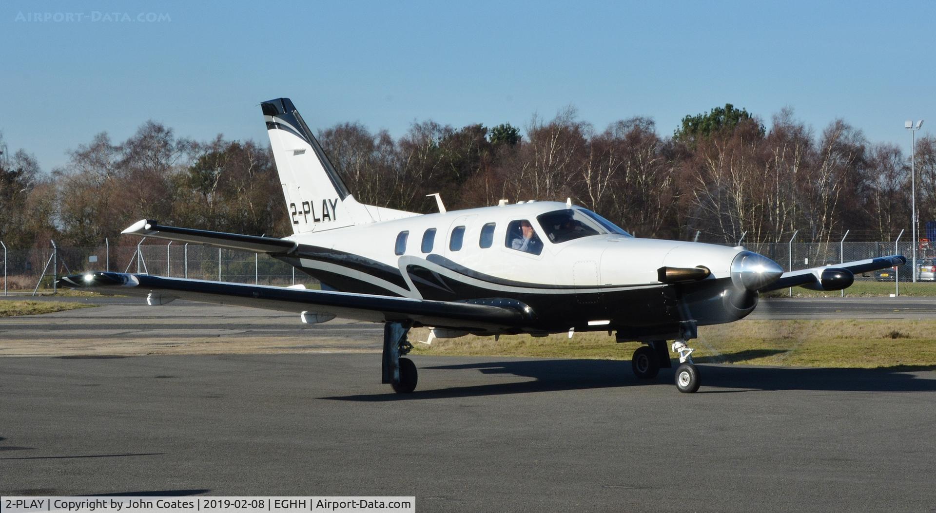 2-PLAY, 2004 Socata TBM-700 C/N 302, Taxiing to depart