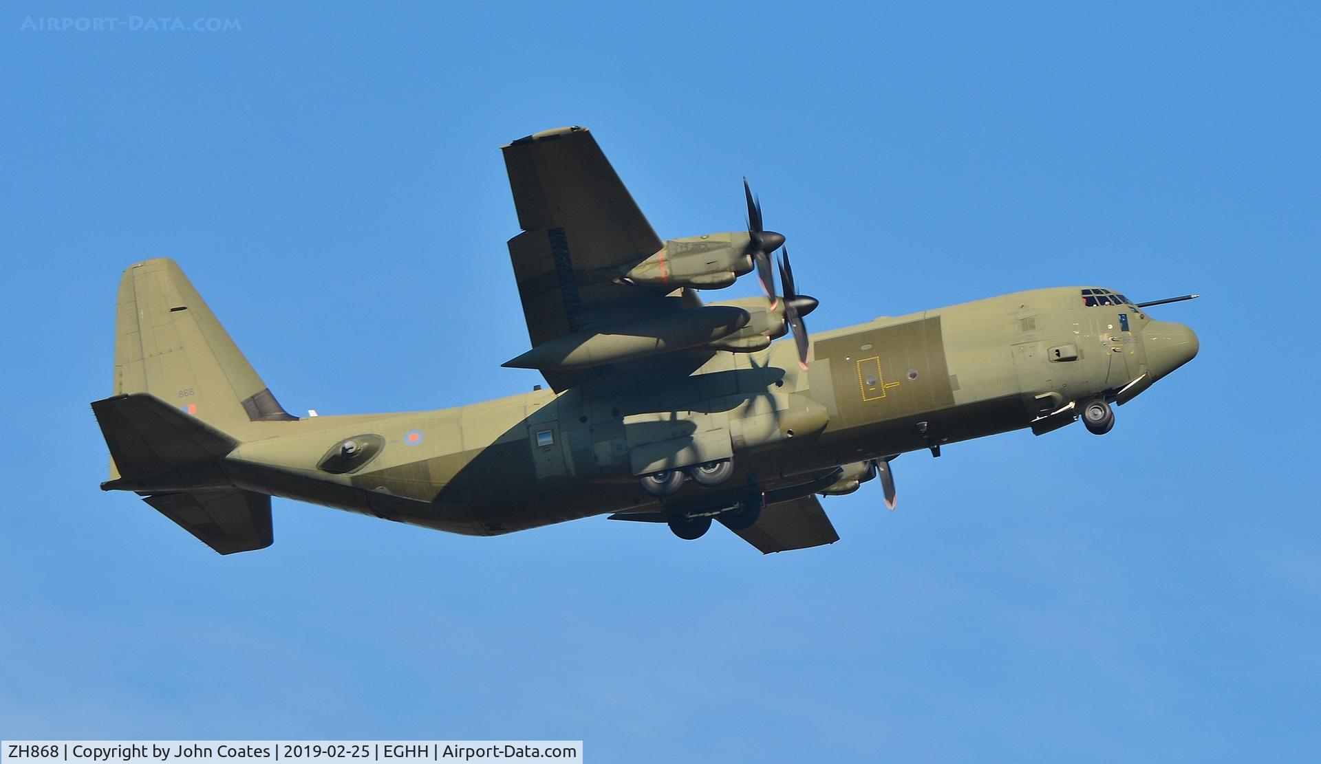 ZH868, 1997 Lockheed Martin C-130J-30 Hercules C.4 C/N 382-5443, Training approach