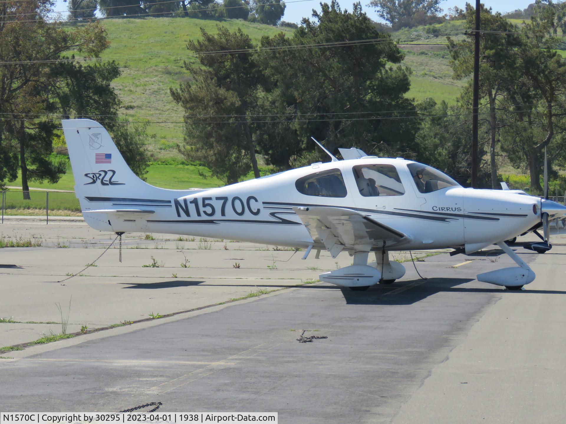 N1570C, 2003 Cirrus SR22 C/N 0569, Parked