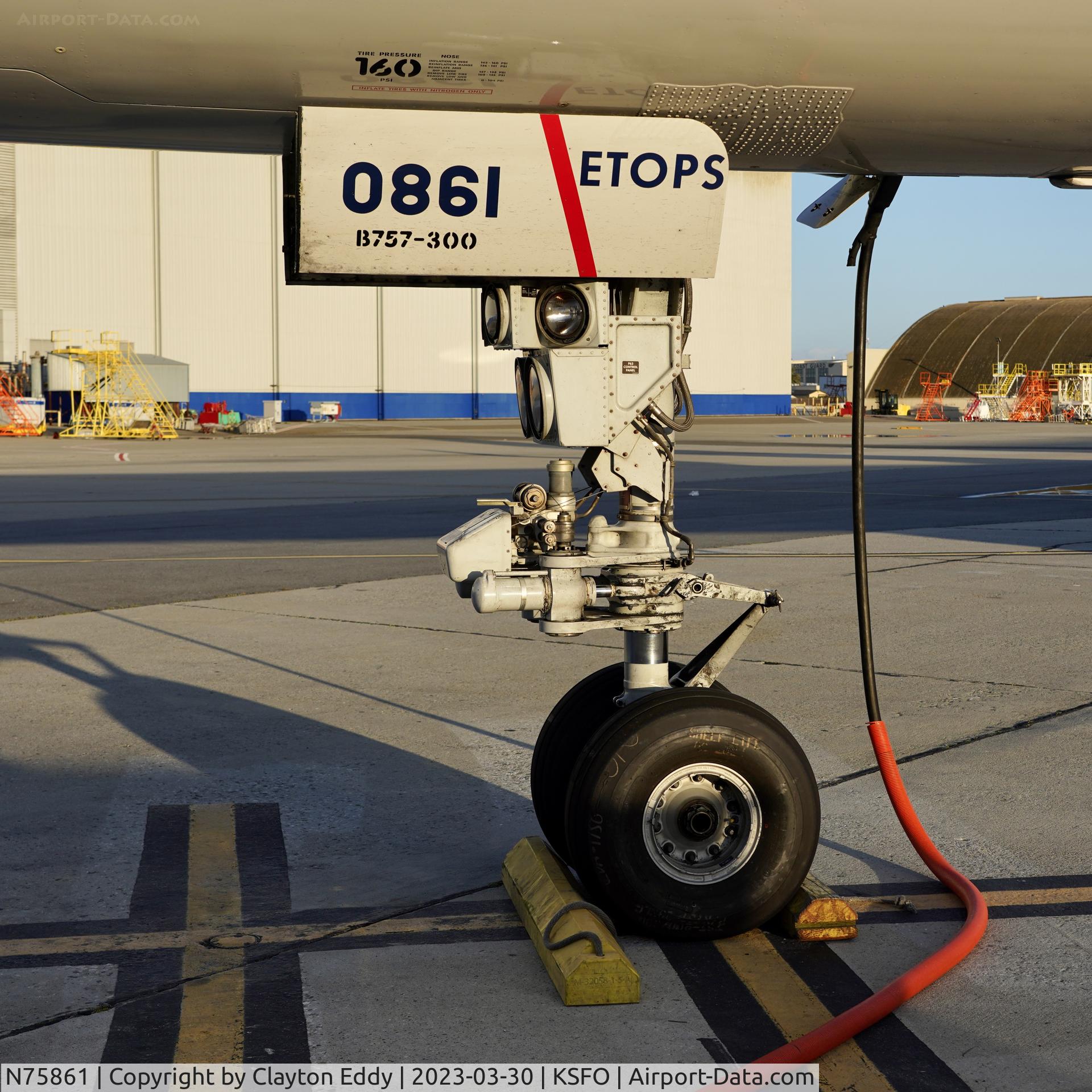 N75861, 2001 Boeing 757-33N C/N 32585, SFO 2023.