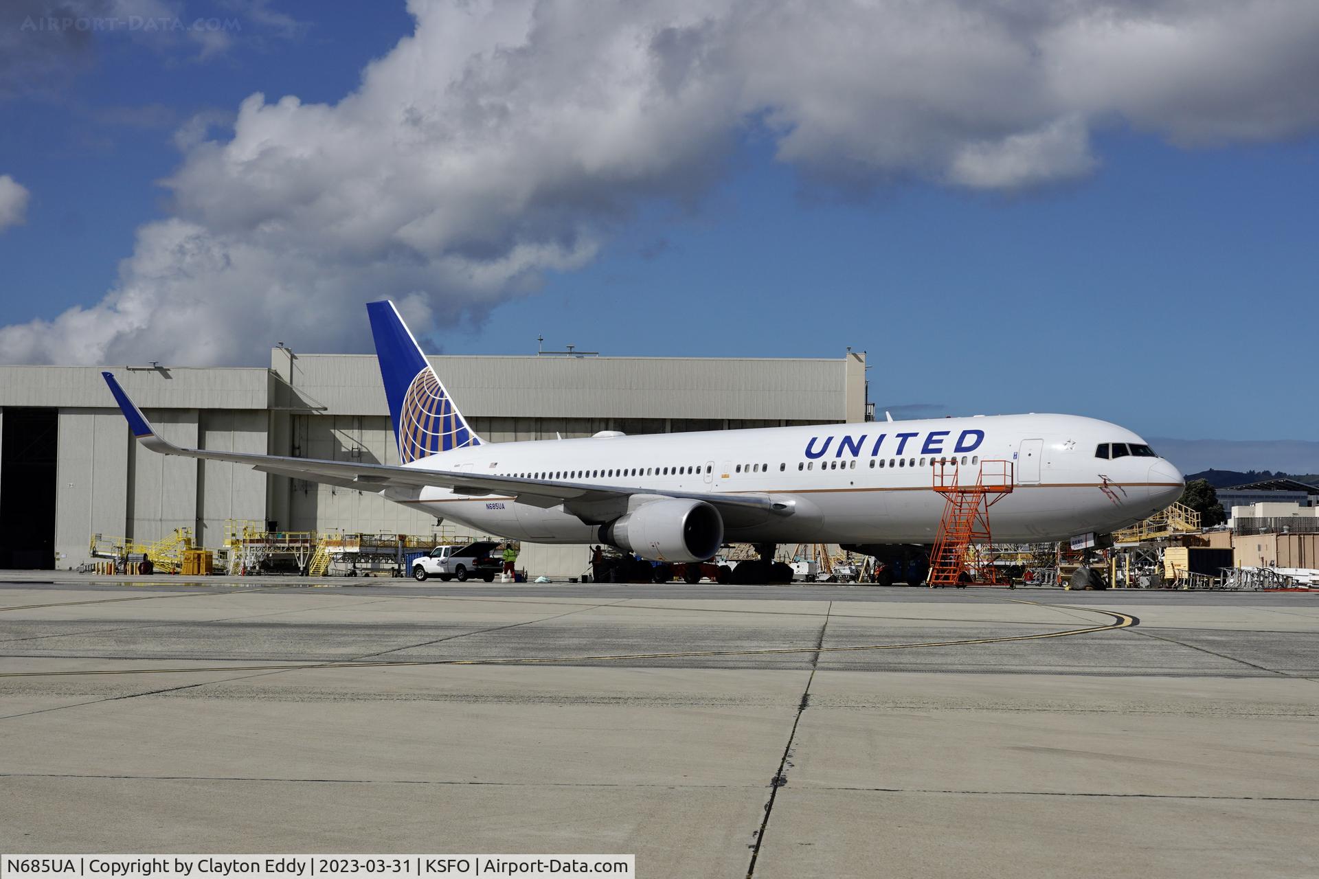 N685UA, 2002 Boeing 767-3CB C/N 33467, SFO 2023.