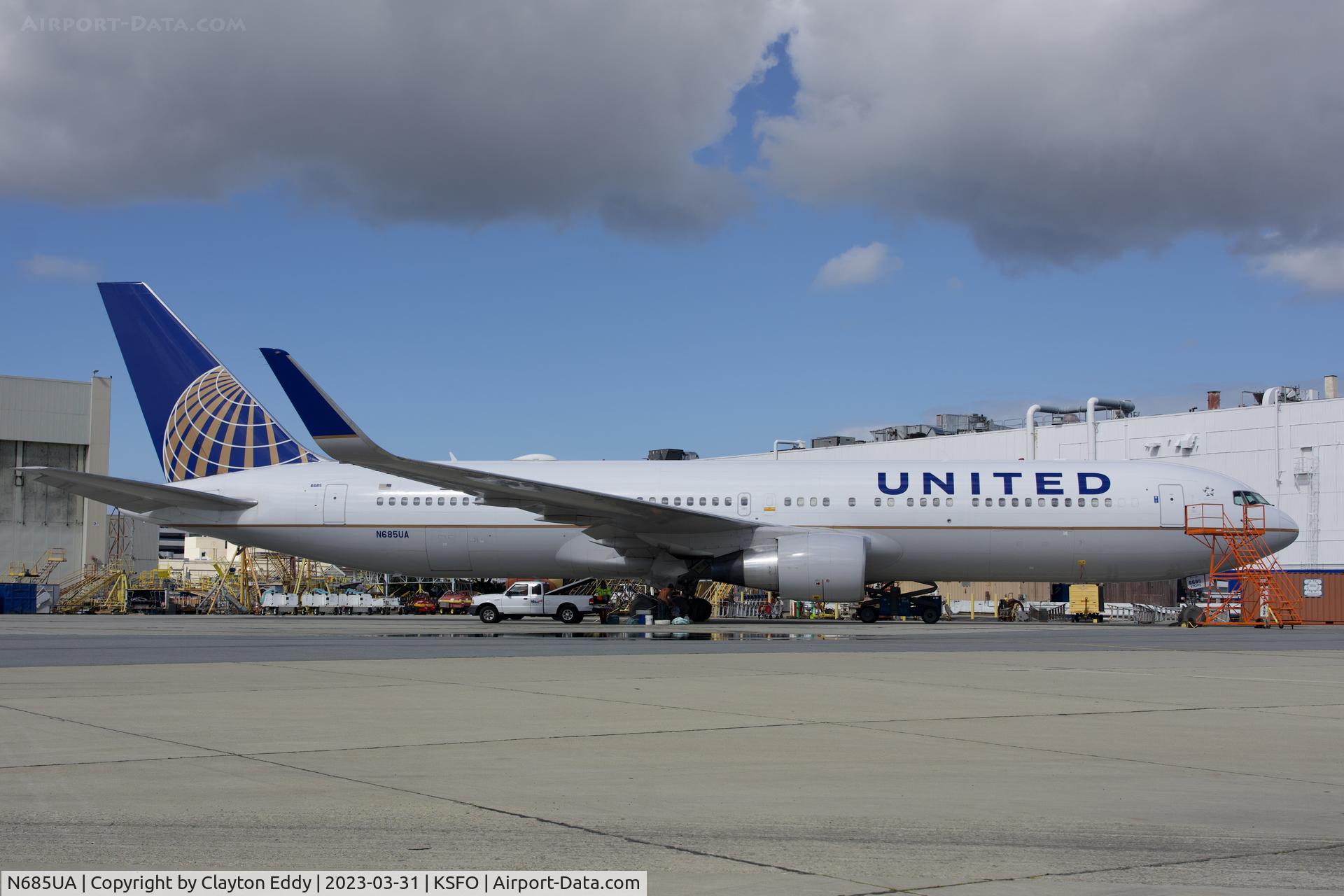 N685UA, 2002 Boeing 767-3CB C/N 33467, SFO 2023.